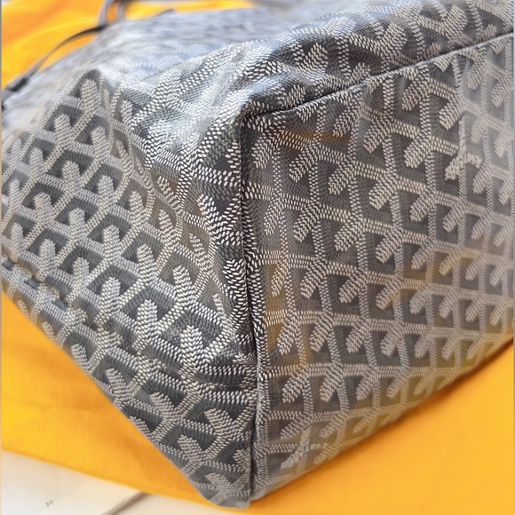 Goyard 2023 Goyardine St. Louis PM w/ Pouch - Picture 2 of 6